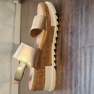 Steve Madden Adjustable Strap Leather Sandals.